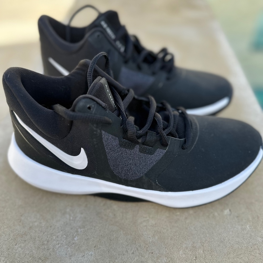 NIKE AIR PRECISION II NBK BASKETBALL SHOES
